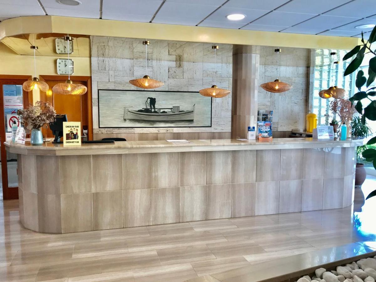 Hotel Stella Maris Blanes Bagian luar foto