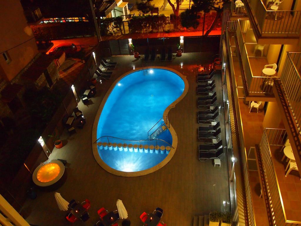 Hotel Stella Maris Blanes Bagian luar foto