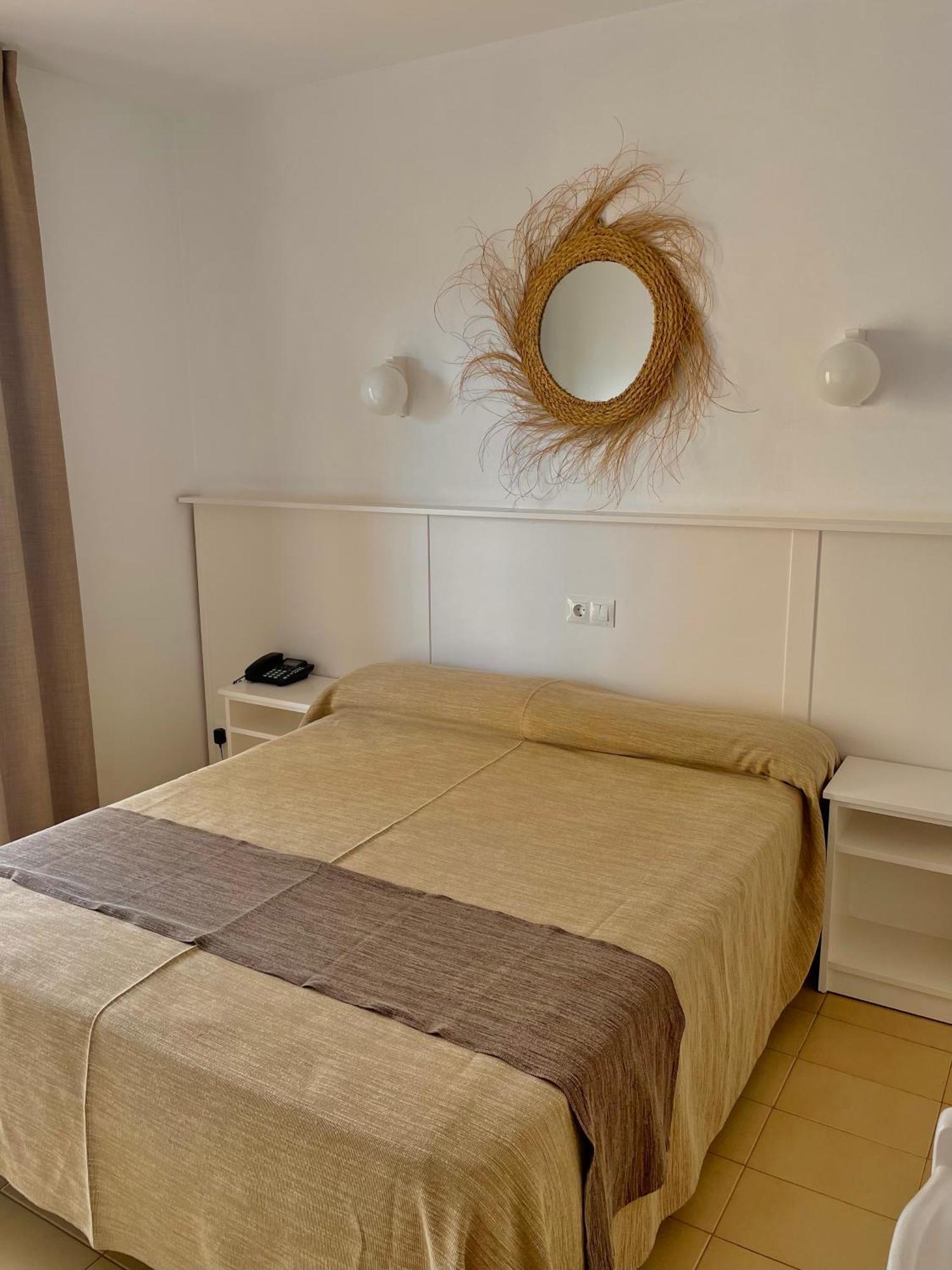 Hotel Stella Maris Blanes Bagian luar foto