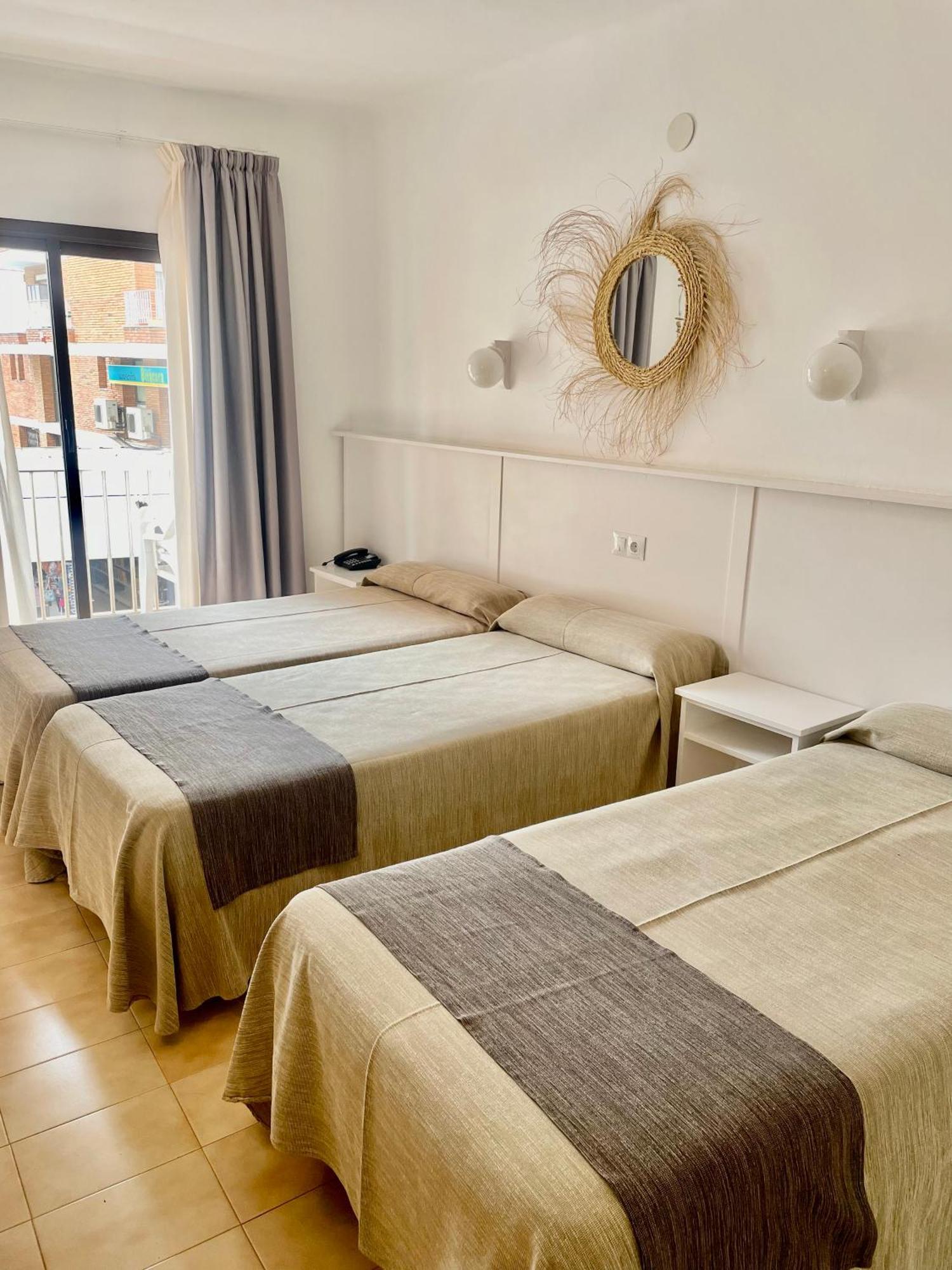 Hotel Stella Maris Blanes Bagian luar foto