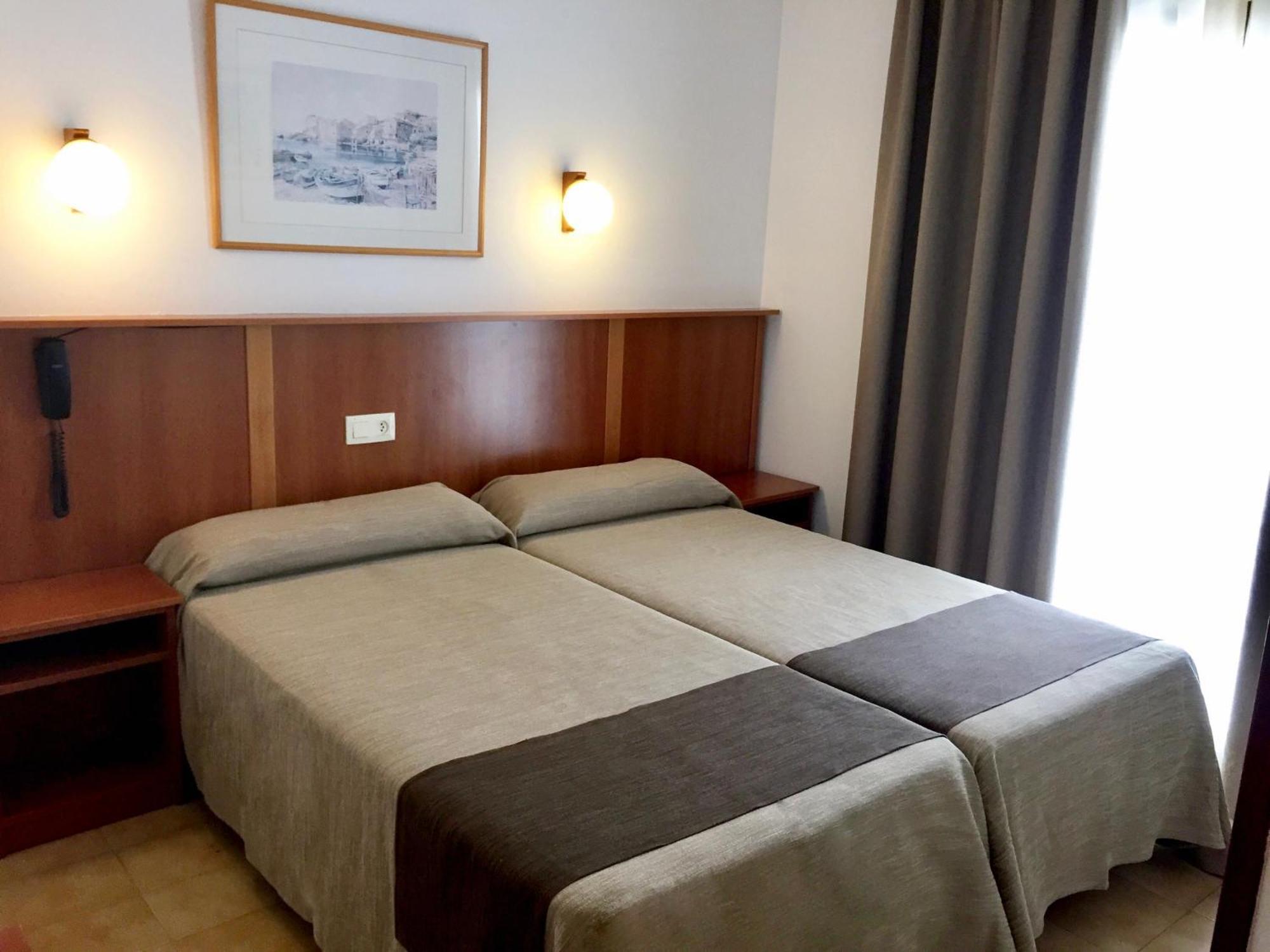 Hotel Stella Maris Blanes Bagian luar foto